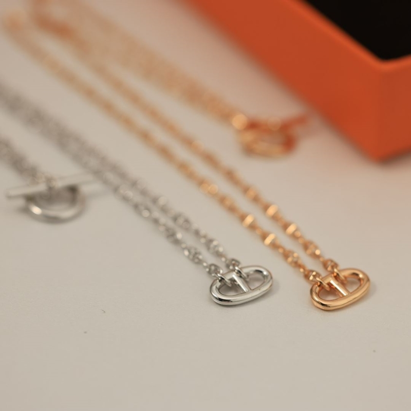 H**me5 necklaces